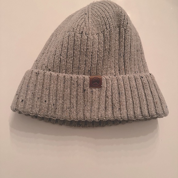 NWOT✨WindRiver Men's Heritage Cuffed Toque W/Patch - Picture 4 of 6